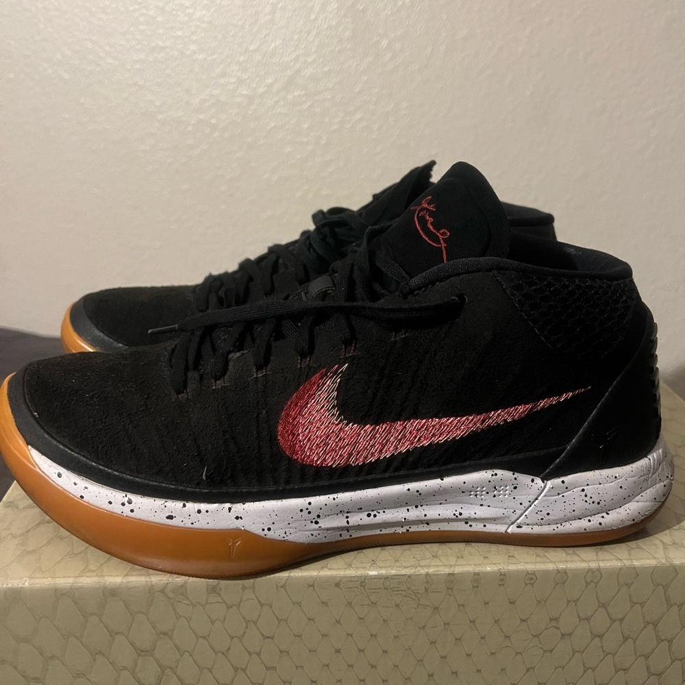 Nike Kobe A.D. Mid Black Gum Men 9.5 used
